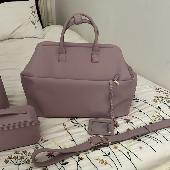 🌸🌸🌸🌸BEIS WICKED 👸🏻 BUNDLE CARRYON, BACKPACK AND COSMETIC CASE NEW 🌸🌸🌸🌸 - Picture 3 of 11